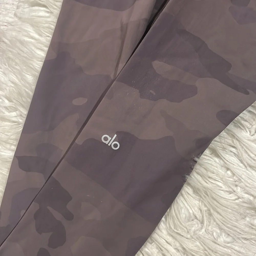 ALO Yoga High-Waist Vapor Leggings in Coco Camo